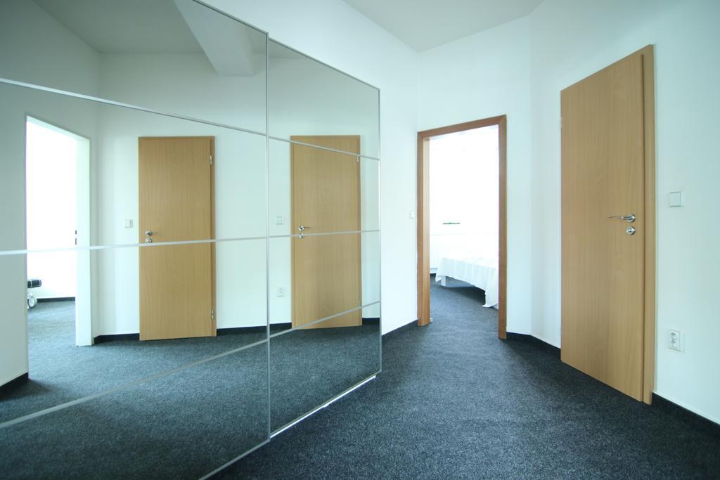 Apartman Amanda ปอดเยบราดิ ภายนอก รูปภาพ